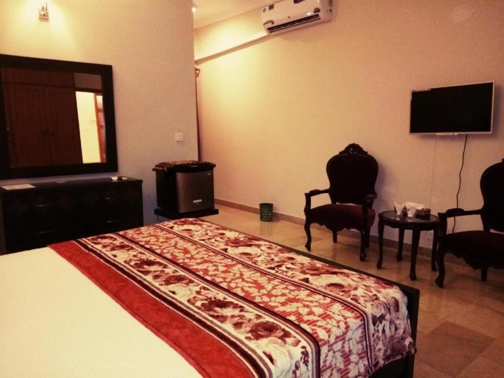 Royal Galaxy Bed & Breakfast Islamabad - For Families Only Ngoại thất bức ảnh
