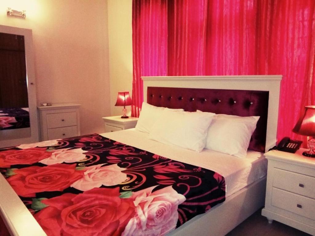 Royal Galaxy Bed & Breakfast Islamabad - For Families Only Ngoại thất bức ảnh