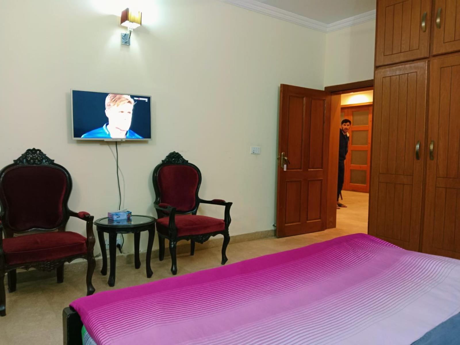 Royal Galaxy Bed & Breakfast Islamabad - For Families Only Ngoại thất bức ảnh